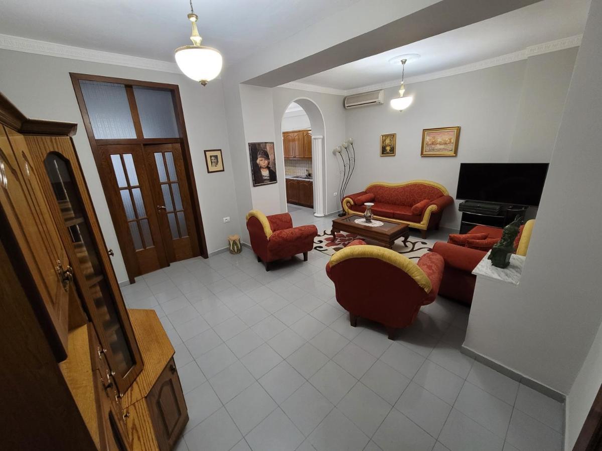 Appartamento Heart Of Tirana Esterno foto