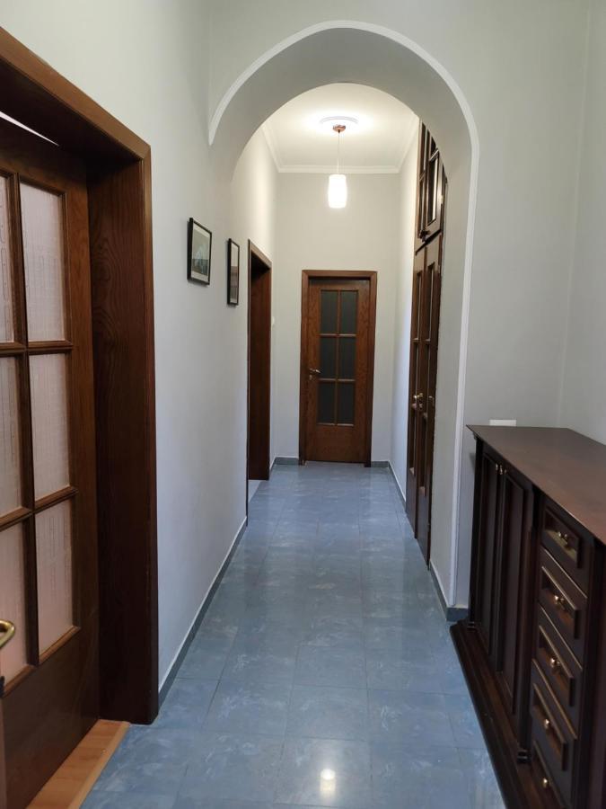 Appartamento Heart Of Tirana Esterno foto