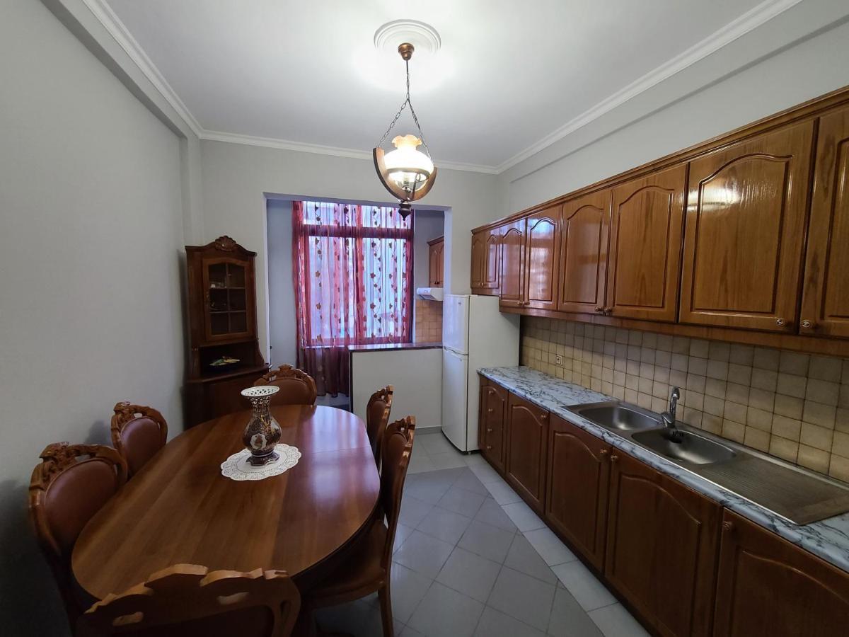 Appartamento Heart Of Tirana Esterno foto